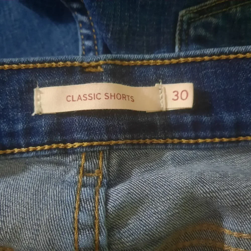Levi's Womens Classic Shorts 5 Pocket Design Zip Fly Bermuda Denim Size 30